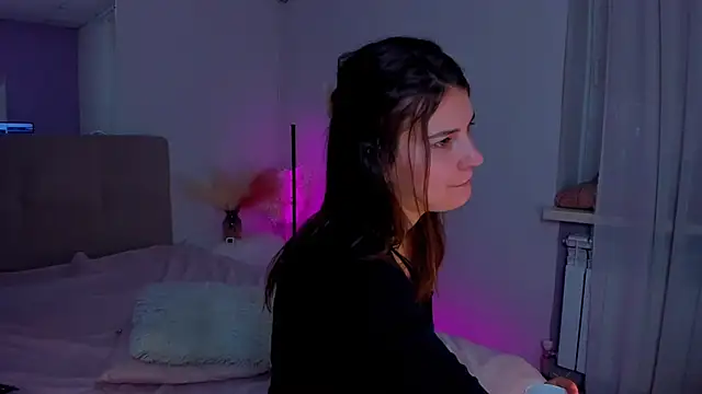 Snapshot of Laura_Leee chatting on 03-18-25, 09:31 Laura Leee online show from 03-18-25, 09:31