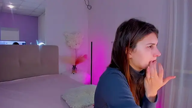 Snapshot of Laura_Leee chatting on 03-20-25, 06:19 Laura Leee online show from 03-20-25, 06:19