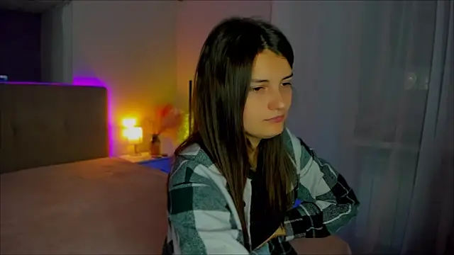 Snapshot of Laura_Leee chatting on 09-26-25, 05:33 Laura Leee online show from 09-26-25, 05:33