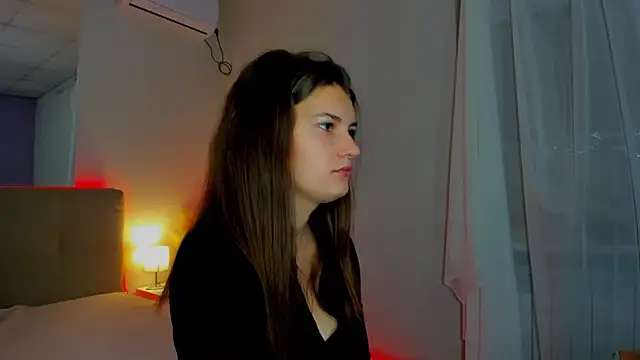 Snapshot of Laura_Leee chatting on 10-05-25, 05:17 Laura Leee online show from 10-05-25, 05:17