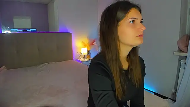 Snapshot of Laura_Leee chatting on 10-07-25, 05:26 Laura Leee online show from 10-07-25, 05:26