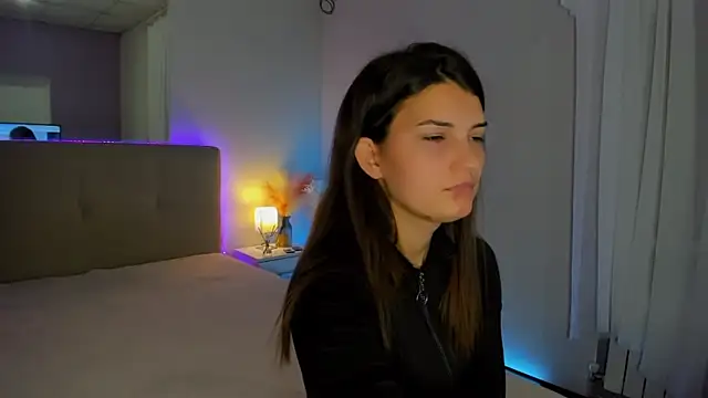 Snapshot of Laura_Leee chatting on 10-11-25, 05:28 Laura Leee online show from 10-11-25, 05:28