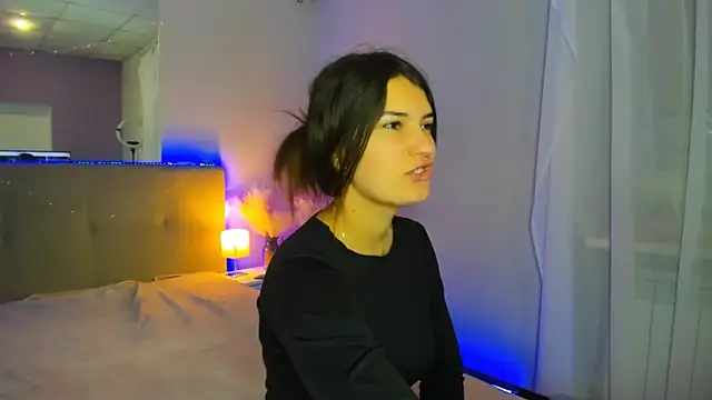 Snapshot of Laura_Leee chatting on 11-20-25, 05:51 Laura Leee online show from 11-20-25, 05:51