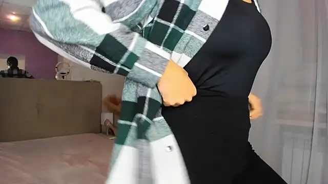 Snapshot of Laura_Leee chatting on 12-01-25, 06:18 Laura Leee online show from 12-01-25, 06:18