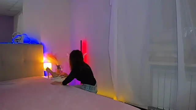 Laura Leee online show from 12-02-25, 05:57