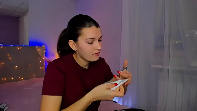 Laura Leee online show from 03-23-26, 05:55