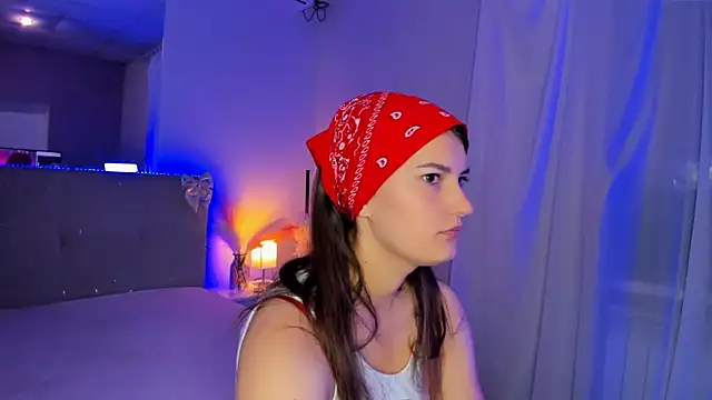 Snapshot of Laura_Leee chatting on 06-16-26, 04:48 Laura Leee online show from 06-16-26, 04:48