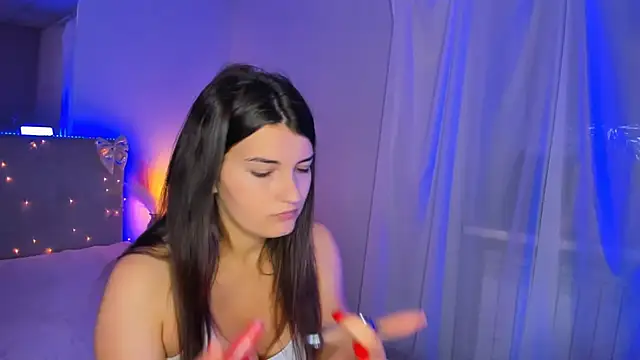 Snapshot of Laura_Leee chatting on 06-21-26, 05:10 Laura Leee online show from 06-21-26, 05:10