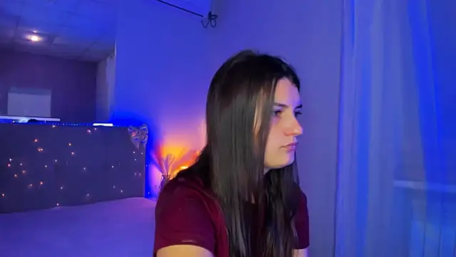 Snapshot of Laura_Leee chatting on 07-17-26, 05:25 Laura Leee online show from 07-17-26, 05:25