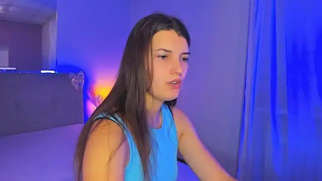 Snapshot of Laura_Leee chatting on 07-20-26, 05:00 Laura Leee online show from 07-20-26, 05:00