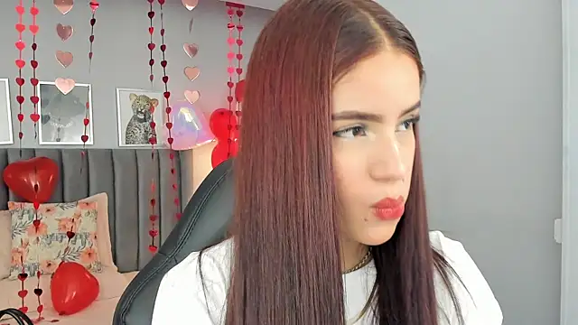 Snapshot of Madie__collins chatting on 02-11-25, 11:21 Madie collins online show from 02-11-25, 11:21