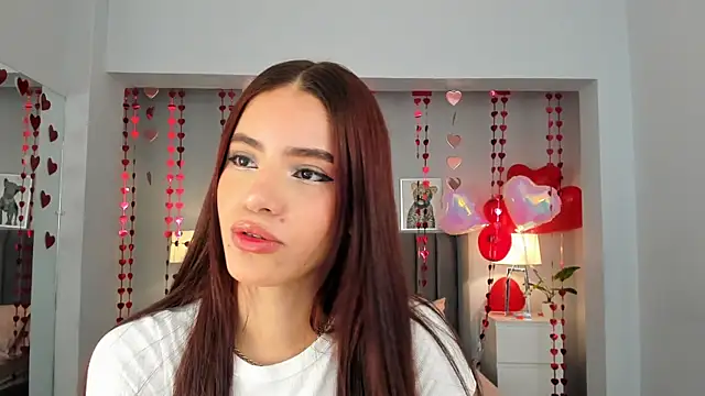 Snapshot of Madie__collins chatting on 02-17-25, 12:05 Madie collins online show from 02-17-25, 12:05