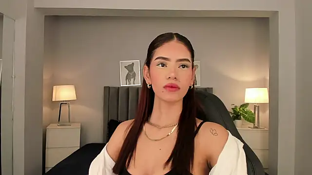 Snapshot of Madie__collins chatting on 03-19-25, 11:17 Madie collins online show from 03-19-25, 11:17