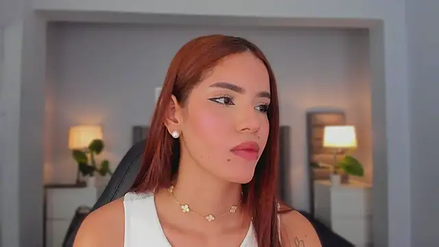 Snapshot of Madie__collins chatting on 10-01-25, 10:10 Madie collins online show from 10-01-25, 10:10