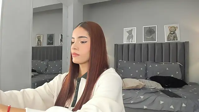 Snapshot of Madie__collins chatting on 10-17-25, 11:57 Madie collins online show from 10-17-25, 11:57