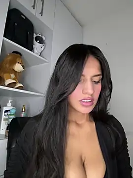 Snapshot of Dulceeany chatting on 02-05-25, 11:50 Dulceeany online show from 02-05-25, 11:50