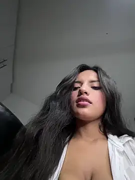 Snapshot of Dulceeany chatting on 02-20-25, 11:32 Dulceeany online show from 02-20-25, 11:32