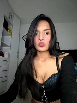 Snapshot of Dulceeany chatting on 10-10-25, 12:20 Dulceeany online show from 10-10-25, 12:20