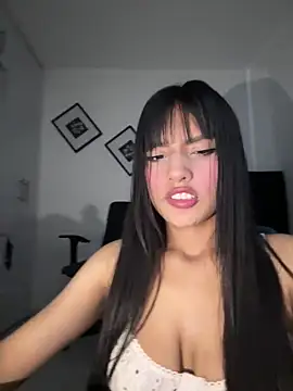 Snapshot of Dulceeany chatting on 10-27-25, 02:26 Dulceeany online show from 10-27-25, 02:26