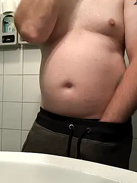 Snapshot of OdinWolf1990 chatting on 10-18-25, 05:32 OdinWolf1990 online show from 10-18-25, 05:32