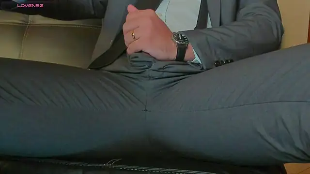 Snapshot of MrLonely02 chatting on 01-12-25, 10:33 MrLonely02 online show from 01-12-25, 10:33