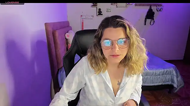 Snapshot of Sabrina_Hall_ chatting on 09-09-25, 02:33 Sabrina Hall online show from 09-09-25, 02:33