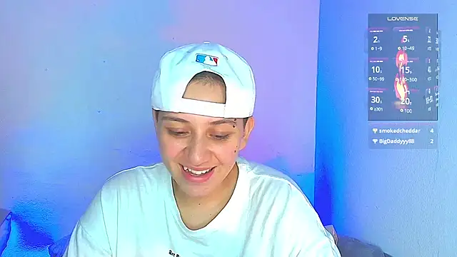 Snapshot of aron_wi chatting on 12-15-24, 04:29 aron wi online show from 12-15-24, 04:29