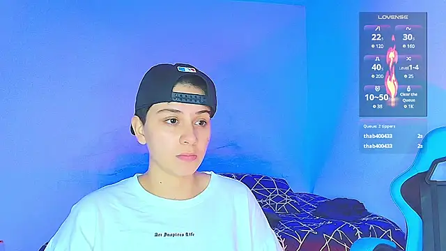 Snapshot of aron_wi chatting on 12-24-24, 12:22 aron wi online show from 12-24-24, 12:22