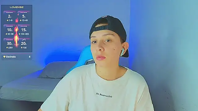 Snapshot of aron_wi chatting on 01-14-25, 03:43 aron wi online show from 01-14-25, 03:43