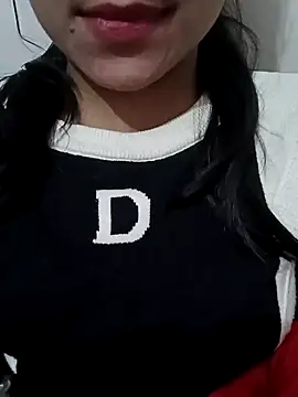 Snapshot of Riyu_05 chatting on 01-02-25, 06:40 Riyu 05 online show from 01-02-25, 06:40