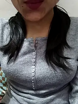 Snapshot of Riyu_05 chatting on 02-22-25, 10:29 Riyu 05 online show from 02-22-25, 10:29