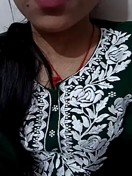 Snapshot of Riyu_05 chatting on 10-11-25, 06:01 Riyu 05 online show from 10-11-25, 06:01