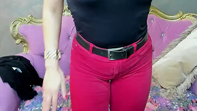 Snapshot of DivinSandra chatting on 02-24-25, 10:37 DivinSandra online show from 02-24-25, 10:37