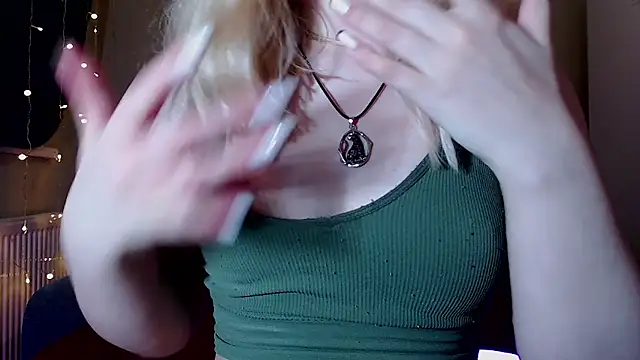 Snapshot of ErikysM chatting on 01-22-25, 11:12 ErikysM online show from 01-22-25, 11:12