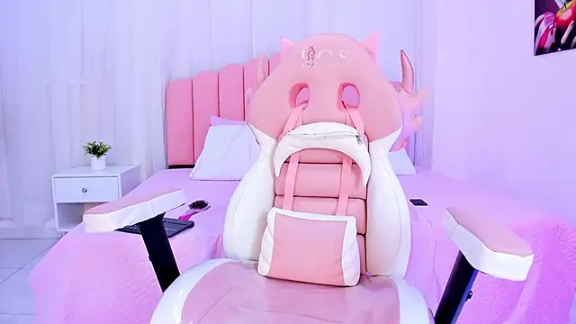 Snapshot of Bella_reaset18 chatting on 12-11-24, 01:37 Bella reaset18 online show from 12-11-24, 01:37