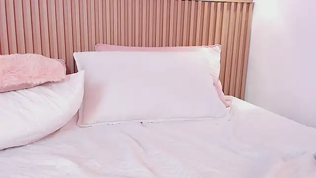 Snapshot of Bella_reaset18 chatting on 12-21-24, 07:24 Bella reaset18 online show from 12-21-24, 07:24