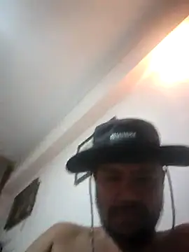 Snapshot of RoyPapafarid chatting on 03-20-25, 09:24 RoyPapafarid online show from 03-20-25, 09:24