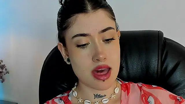 melody suarez online show from 12-29-24, 01:34