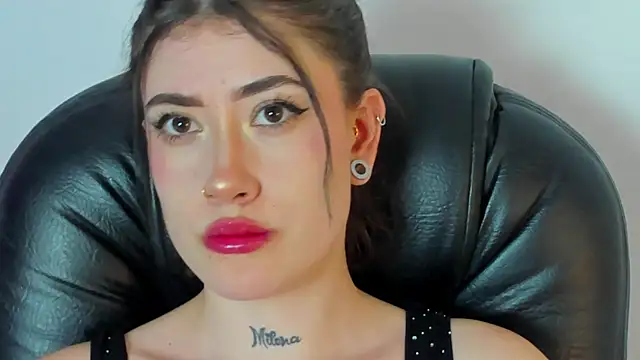 melody suarez online show from 02-02-25, 11:11