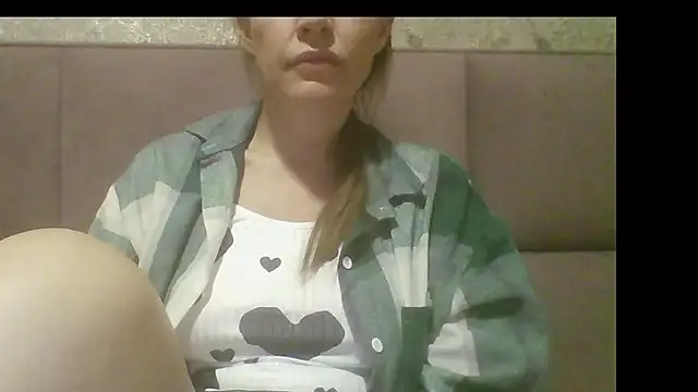 Sladkiegubki online show from 10-15-25, 02:55