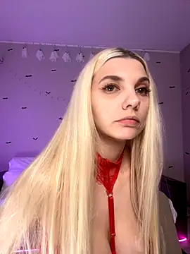 LoveLuna  online show from 10-23-25, 07:01