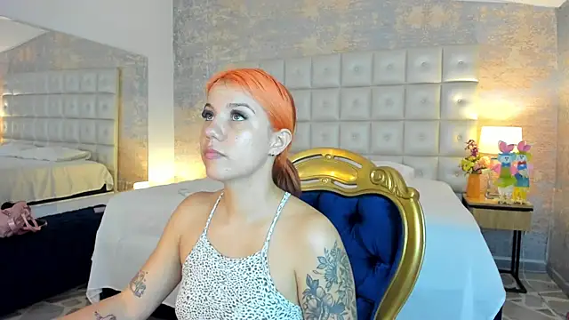 Snapshot of MelaniieRoux chatting on 06-05-26, 07:30 MelaniieRoux online show from 06-05-26, 07:30
