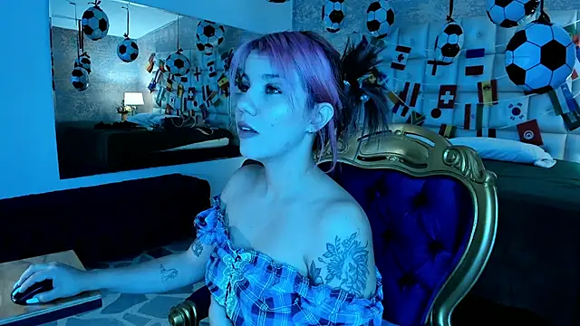Snapshot of MelaniieRoux chatting on 07-11-26, 07:38 MelaniieRoux online show from 07-11-26, 07:38