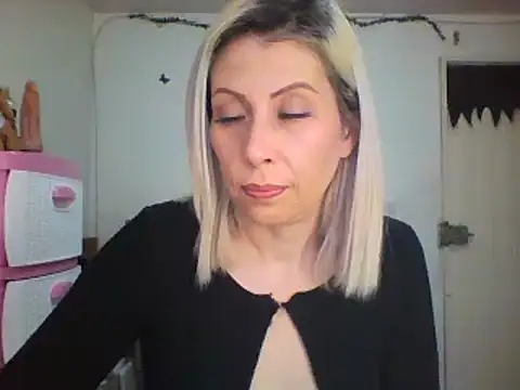 alixia81 online show from 02-02-25, 01:41