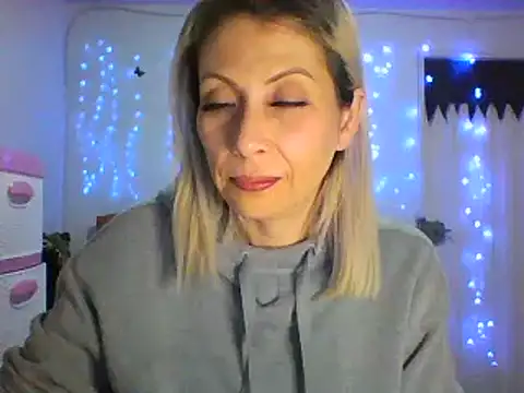 alixia81 online show from 03-10-25, 02:50