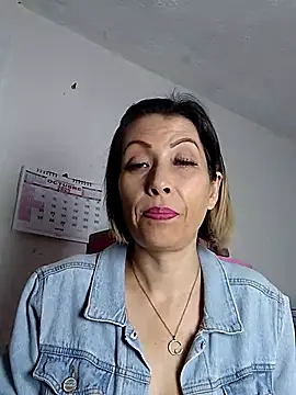 alixia81 online show from 10-06-25, 09:29