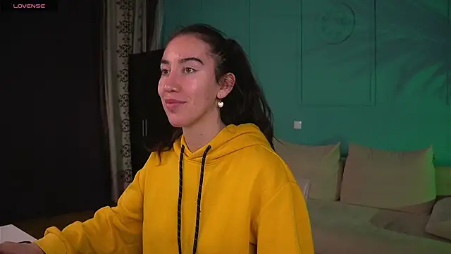 Belle Via online show from 04-17-26, 03:26