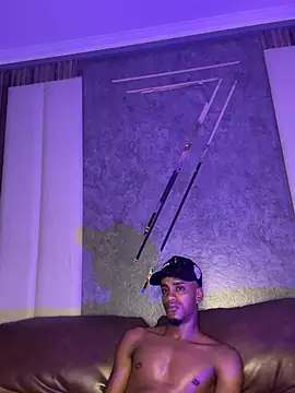 Snapshot of AaronCruz_ chatting on 03-21-25, 02:07 AaronCruz online show from 03-21-25, 02:07