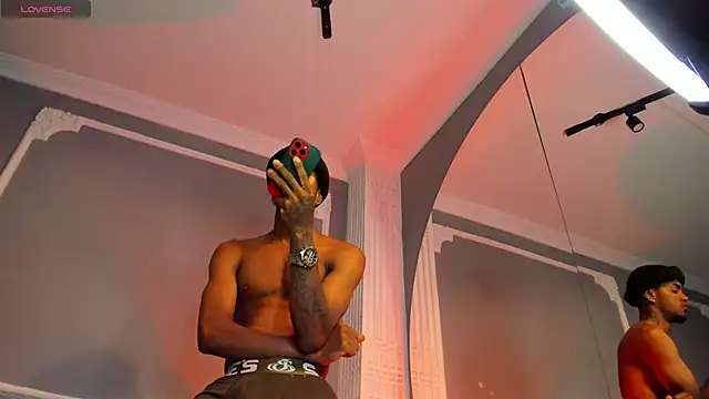 Snapshot of AaronCruz_ chatting on 09-10-25, 01:22 AaronCruz online show from 09-10-25, 01:22