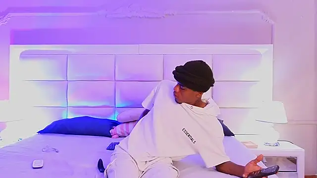 AaronCruz  online show from 04-21-26, 10:12